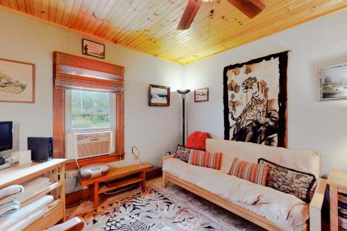 North Hero House | Hazen's Hideaway
