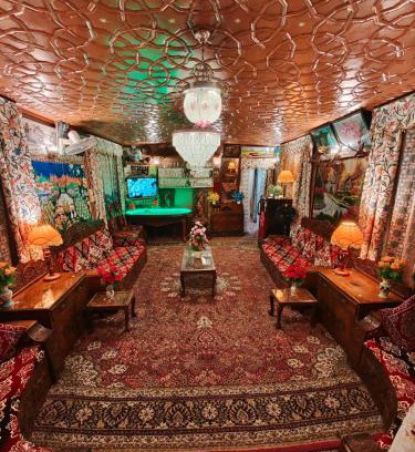 Dal Lake House | HB NEW LIGHT GROUP OF HOUSEBOATS