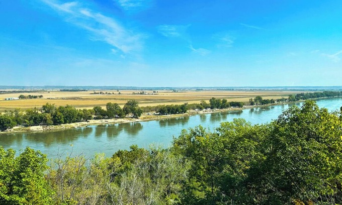 Plattsmouth House | Healing River Mojo Dojo- private retreat overlooking the grand Missouri River