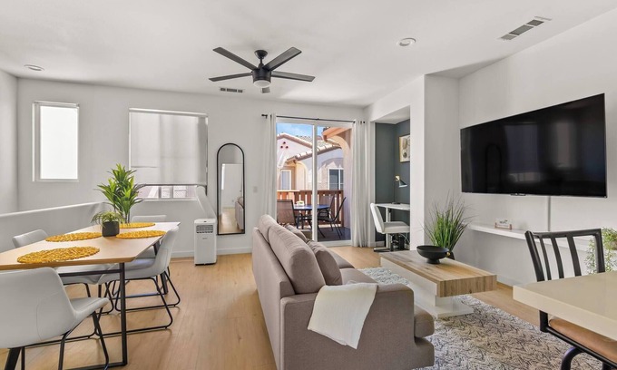 Carlsbad House | Heart of Carlsbad 2 bed 2 bath with Pool + Hot Tub