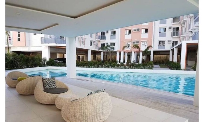 North Reclamation Area Condo | Heart of Cebu + fast wifi + Netflix