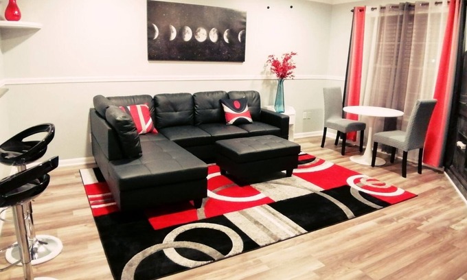 Dundalk House | HEART of Dundalk & Bayview Entire Townhouse 5BRs!