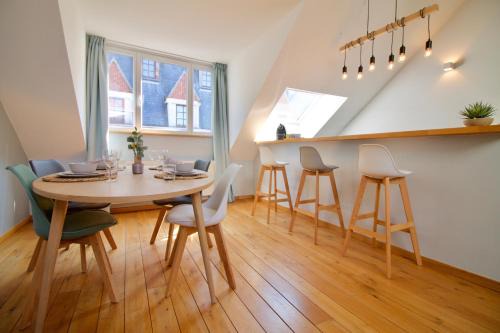 Quartier du Centre - Centrumwijk Apartment | Heart of Grand Place - Stunning 2BR Duplex