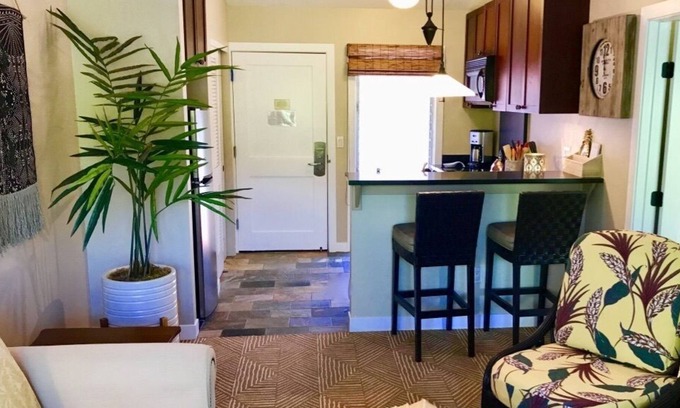 Historic Lahaina Front Street Condo | HEART of LAHAINA TOWN-1BDRM, 1BTH, SLEEPS 4~5 STAR! GREAT POOL! COLD AC *****