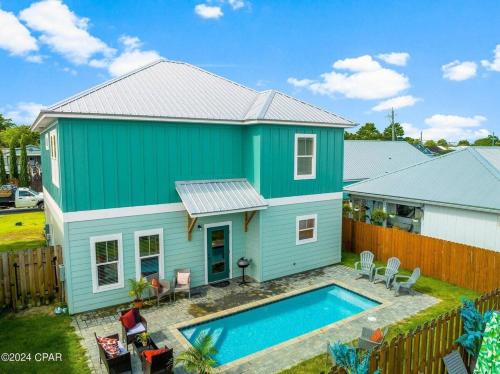 Sunnyside House | Heated and cooled pool home that sleeps 14 near beach!