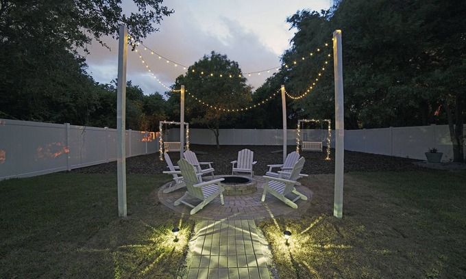 South Daytona House | Heated pool house 4 miles away from the beach.