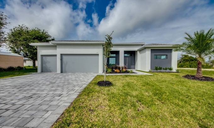 Mariner House | Heated Pool & Spa - New - Canal Freshwater - BBQ