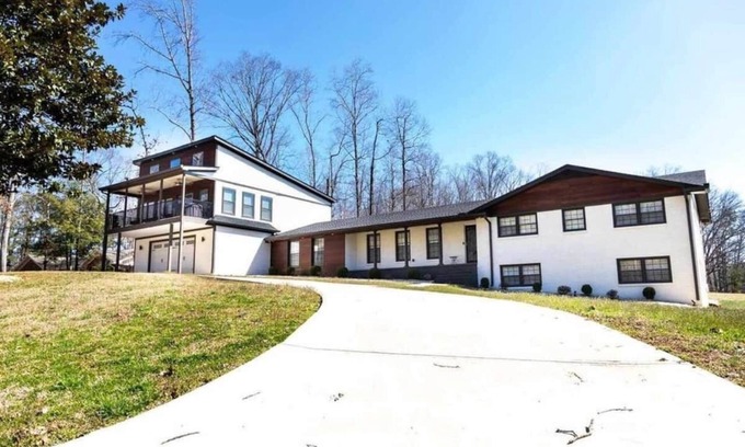 Riverdale House | HEATED POOL~THE WHITE HOUSE GRAND ATLANTA - ENTIRE HOME