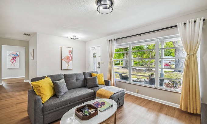 Oakford Park House | Heated & Screened Pool House in Midtown Tampa