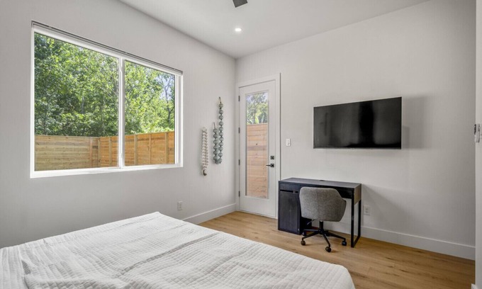 OST - South Union House | Heaven in Houston + St Zane Duplex Estate – 9BR, Pool, Sleeps 30+