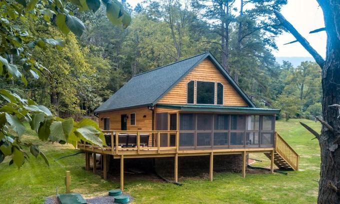 Luray House | Heaven's Hideaway- perfect getaway near the river!