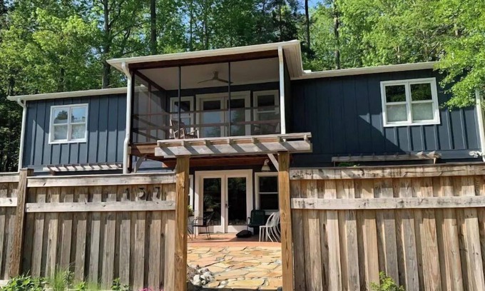Pittsboro House | Heavener farm guesthouse (two story)