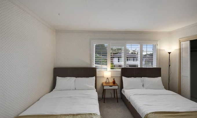 San Bruno House | Heavenly Hilltop Home 5 min SFO, Caltrain, BART