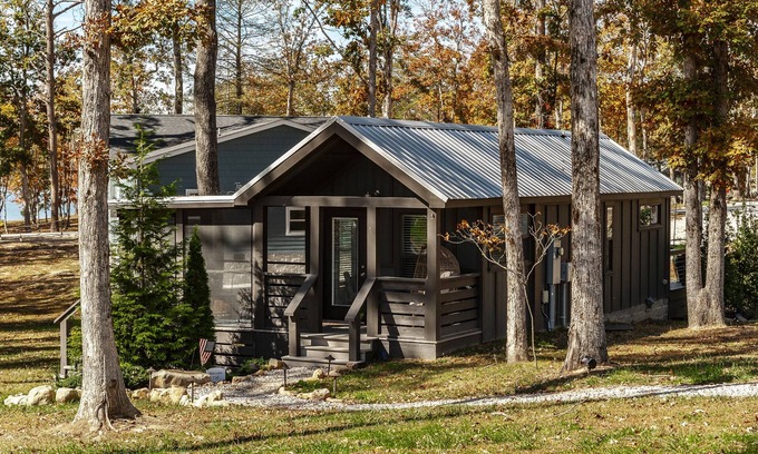 Tracy City House | Heavensent Tiny Home @ The Retreat at Water's Edge - Lake Views!