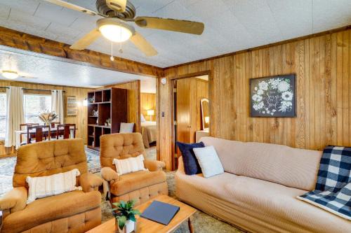 Wilburn House | Heber Springs Cabin with Deck 3 Mi to Sugarloaf Mtn