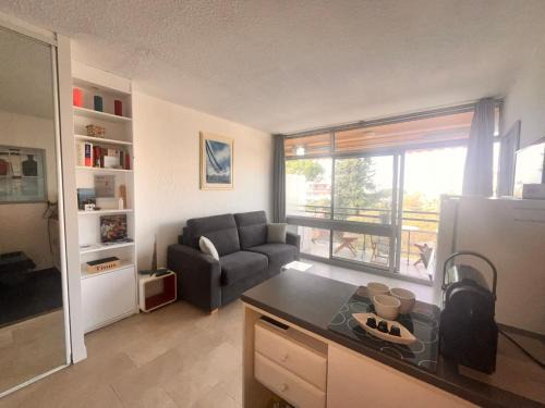 Saint-Laurent-du-Var Apartment | Heliotel Marine Studio 30m2 très lumineux avec terrasse 17m2 au 3eme étage