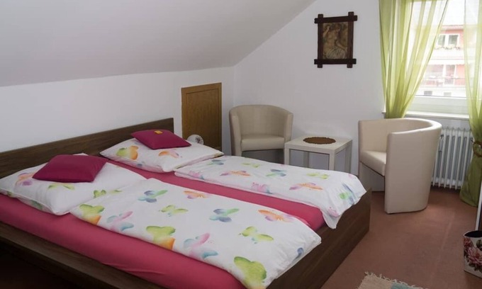 Waldmuenchen Apartment | Helle Ferienwohnung (100m2) mit Garten & Sauna im Haus