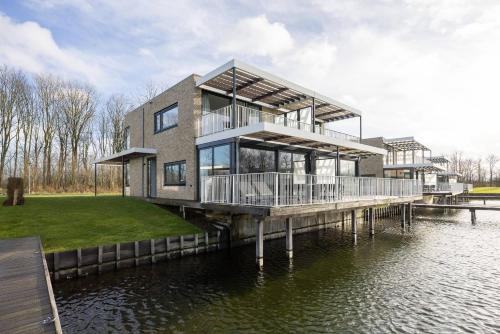Oranjeplaat Villa | Hello Zeeland - Water villa Veerse Wende with fully fenced terrace