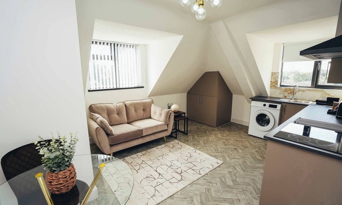 Barrow-on-Trent Apartment | Hen & Chickens Luxury Apt Free Parking | By DerBnB