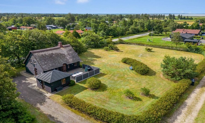 Skjern House | "Hendrina" - 250m to the fjord by Interhome