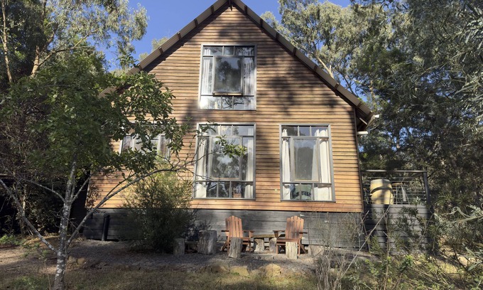 Hepburn Cabin | Hepbird House - Hideaway home with valley views in Hepburn Springs