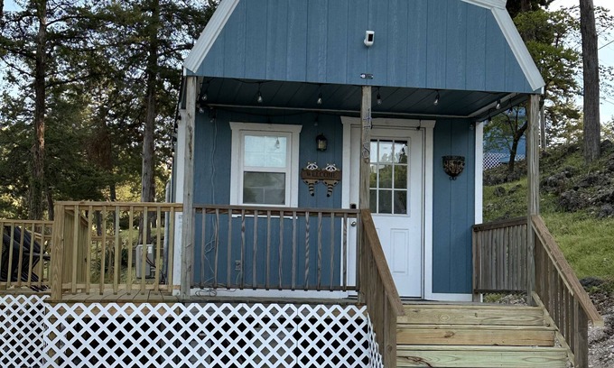 Roach Cabin | Heron's Cabin - Cute Tiny Home - Recently Reduced