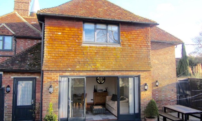 East Hoathly House | Hesmonds Oast Lodge