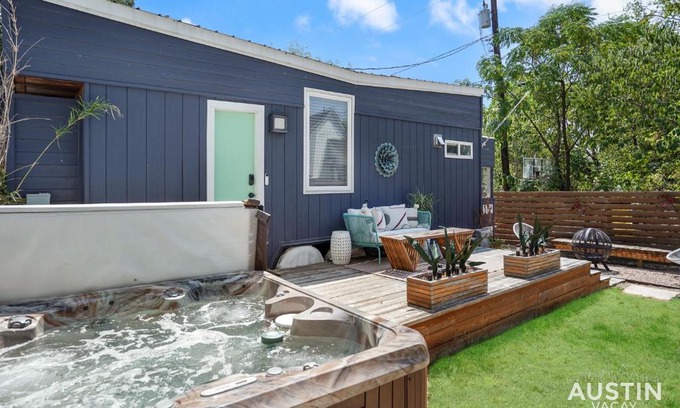 Blackshear-Prospect Hill Apartment | HGTV Featured Tiny Home w Hot Tub Near East 6th St