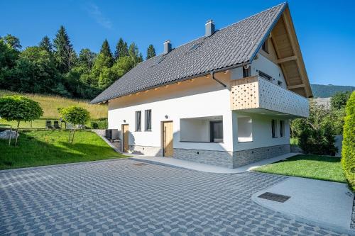 Bohinjska Bistrica Apartment | Hiša PolajnArh
