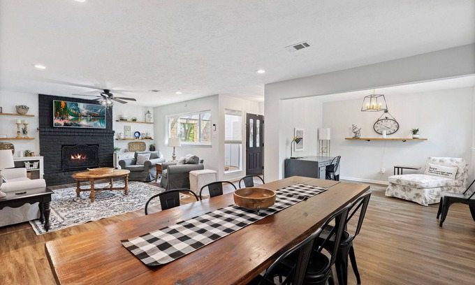 The Woodlands House | Hickory Haven-CLEAN-Updated - The Woodlands - Private home