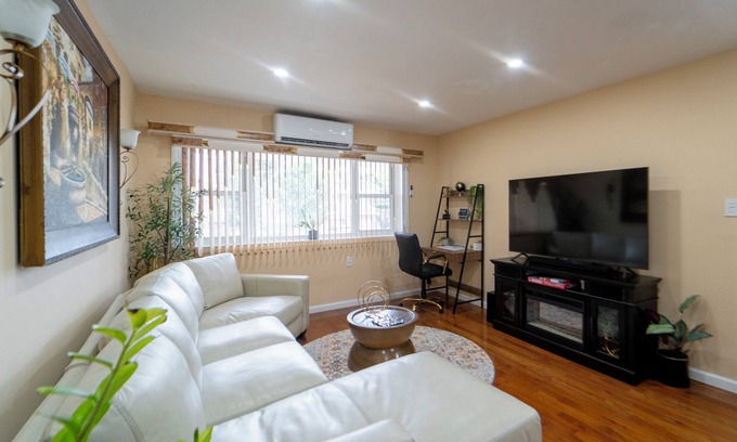 Canarsie Apartment | Hidden Delight . nCharming 2-bedroom apartment close to JFK AIRPORT