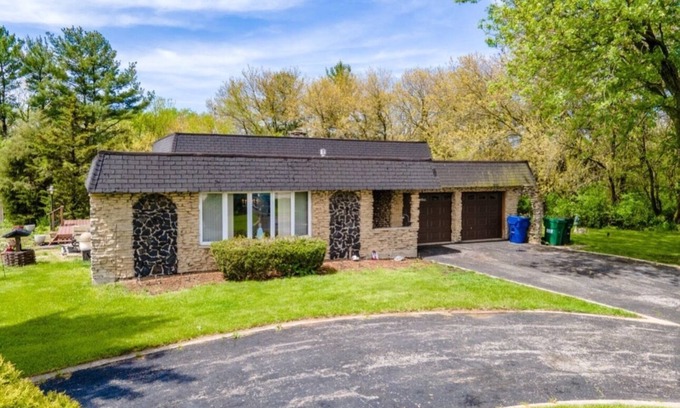 Homer Glen House | Hidden Gem OASIS 40 minutes away from Chicago