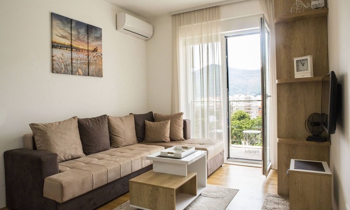 Podmaine Apartment | Hidden Mini Palais with Sea View in Budva