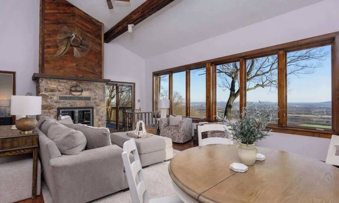 Enola House | Hidden Overlook - 2BR Fast Wi-Fi