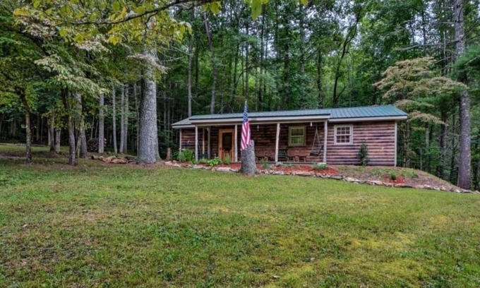 Hiawassee Cabin | Hidden Secluded Cabin in Blue Ridge Mountains in a very Private Setting