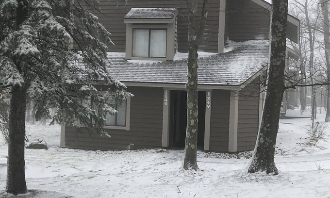 Hidden Valley Condo | Hidden Valley - Walk to Slopes and Pool - 2 BR with Fireplace + WIFI