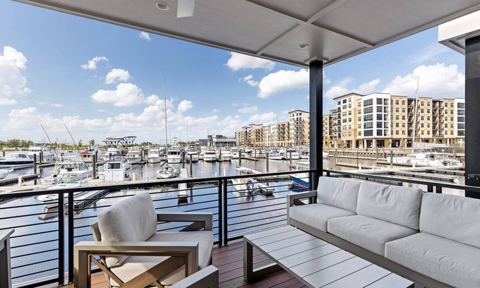 River District Boat Rental | Hideaway at The Cove - Luxury Floating Villa in Downtown Wilmington