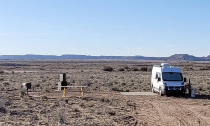 Holbrook RV Rental | High desert camper with the South having views of the Petrified Forest