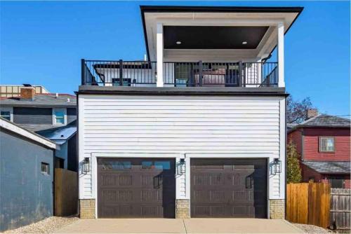 Italian Village House | High End New Build, Rooftop Hot Tub, City Views