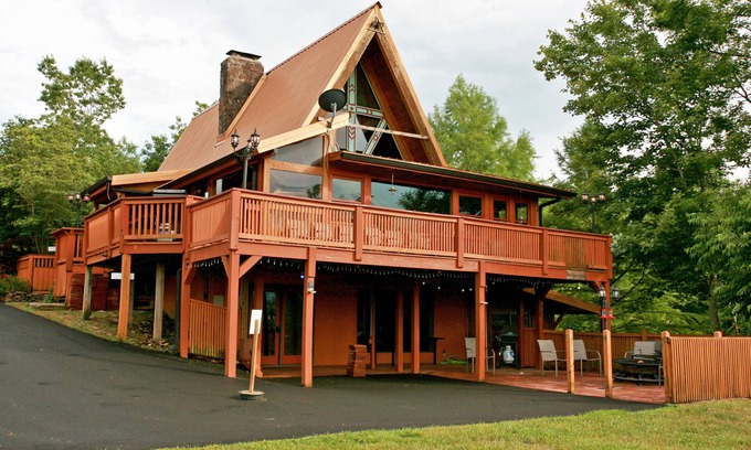 Helen House | High in Helen, A frame House and Cabin