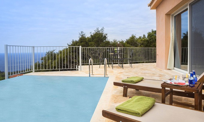 Chalikeri Villa | High level of hospitality-panoramic view-private pool-elegance.