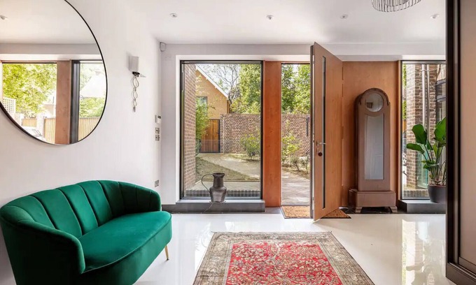 Highgate House | Highgate - Luxury 4-Bedroom Spacious House with Indoor Pool