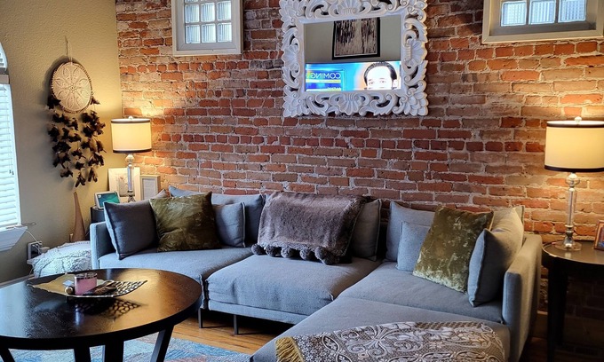 West Highland House | Highland Square Cutie-Charming house-walking distance to restaurants/shops