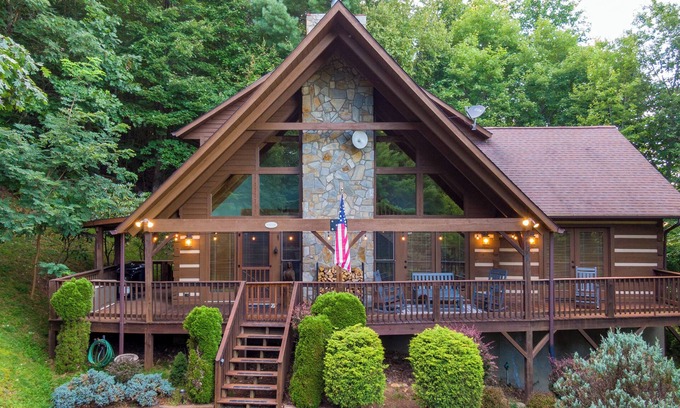 Deep Gap Cabin | Highlander Cabin - Cozy family cabin near Boone!