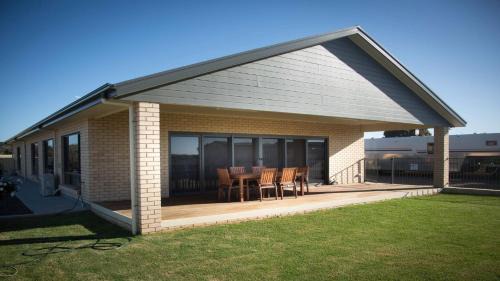 Lake Wangary House | Highview on Victoria Coffin Bay