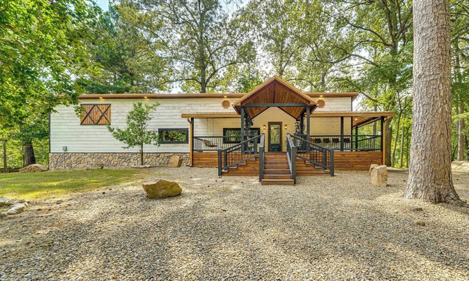 Broken Bow Cabin | Hike, Fish & Unwind: Cabin w/Yard in Broken Bow!
