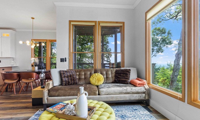 Mountain Air Condo | Hiking On-Site: Mtn-View Burnsville Condo!