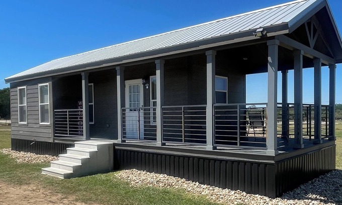 Lampasas House | Hill Country Tiny Home- Dog Friendly w/Gated Yard