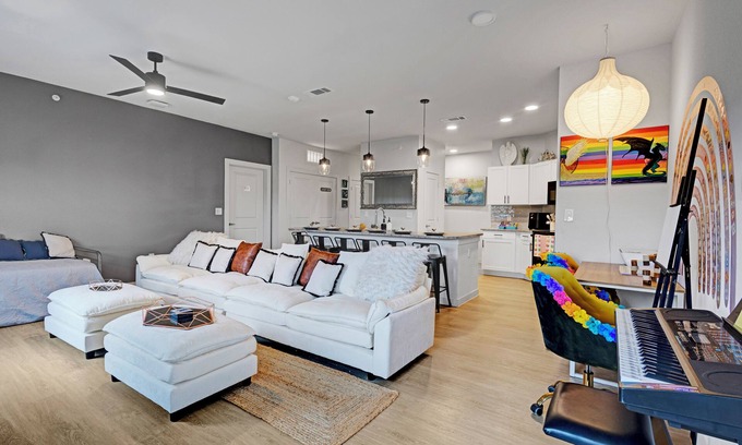 Helotes Apartment | Hill Views 1-bedroom apartment with AC, WiFi near Sea World Six Flags Rim