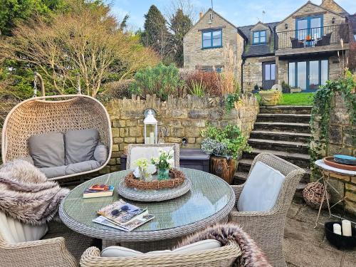 Inchbrook House | Hillcrest Cottage